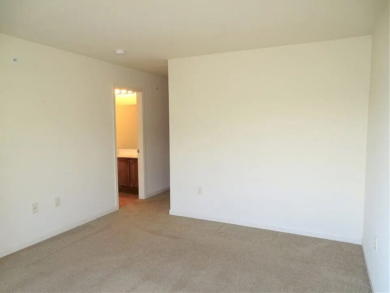 Building Photo - 185 Linda Sue Ln