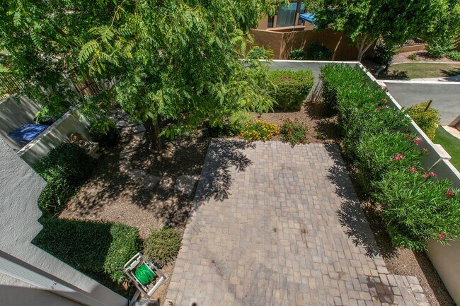 Building Photo - 4700 S Fulton Ranch Blvd