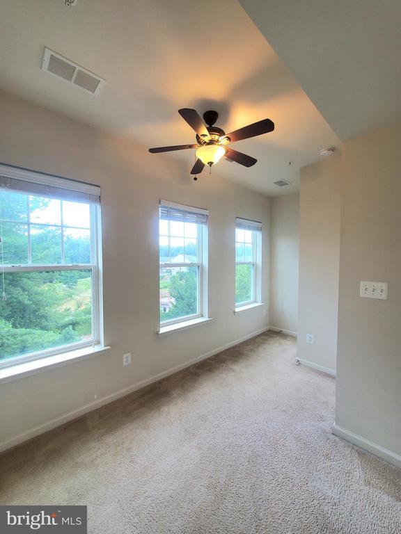 Building Photo - 135 Prado Ln