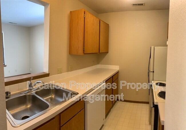 Building Photo - 950 Monterey Way