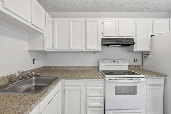 Building Photo - Beautifully Refreshed 3BR Townhome with Private Fenced Backyard in Brandy Station