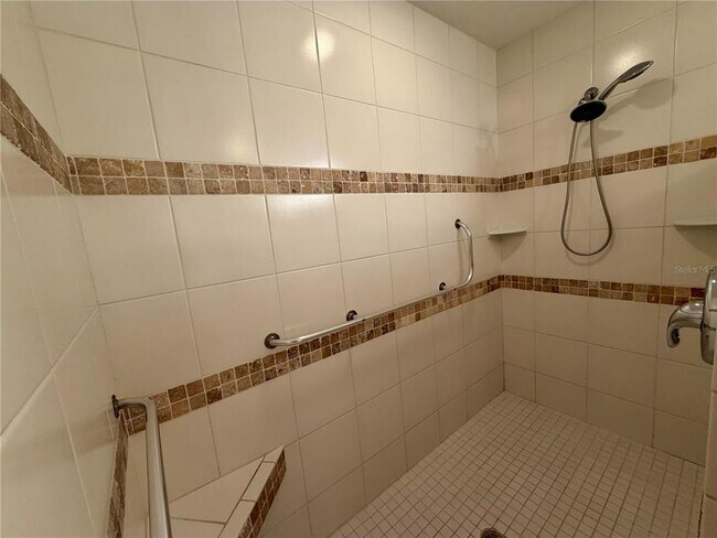 Building Photo - 1020 2nd Ave NW