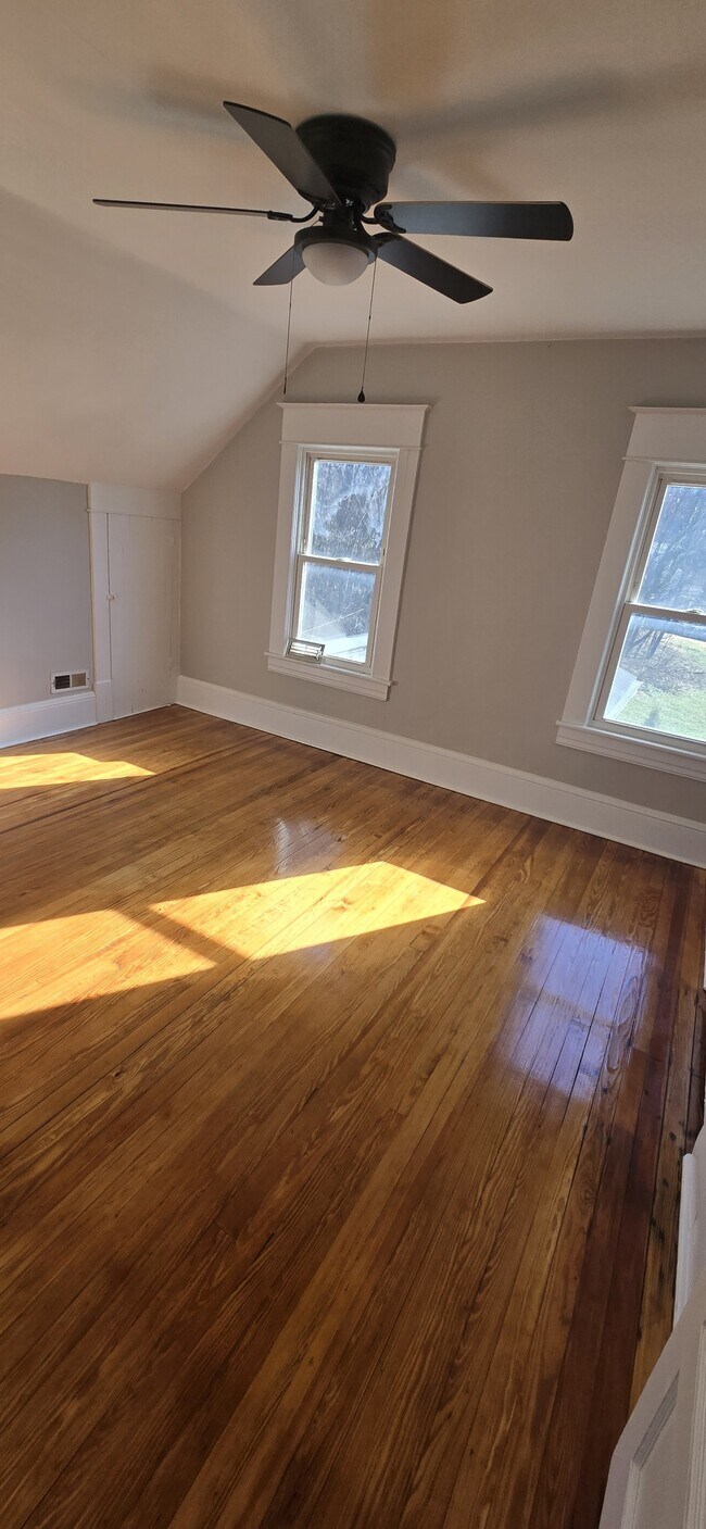 Building Photo - 2141 Hollins Rd NE