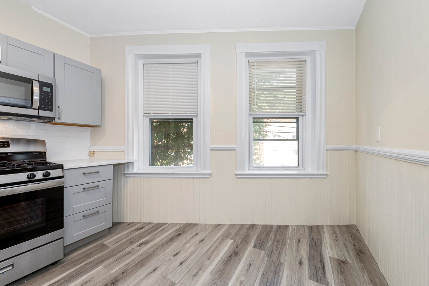 Building Photo - 46 Brackett St