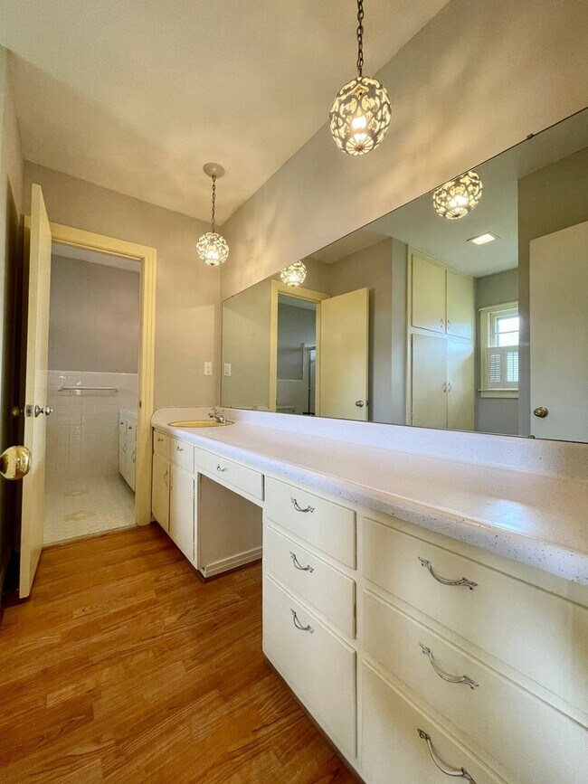 Building Photo - Nice home near downtown Athens!