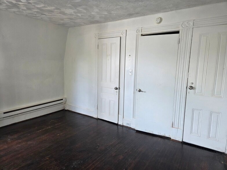 Building Photo - 226 Clymer St