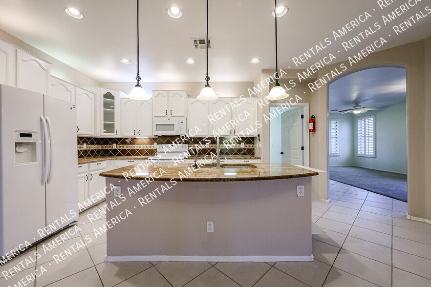 Building Photo - 30984 N Obsidian Dr