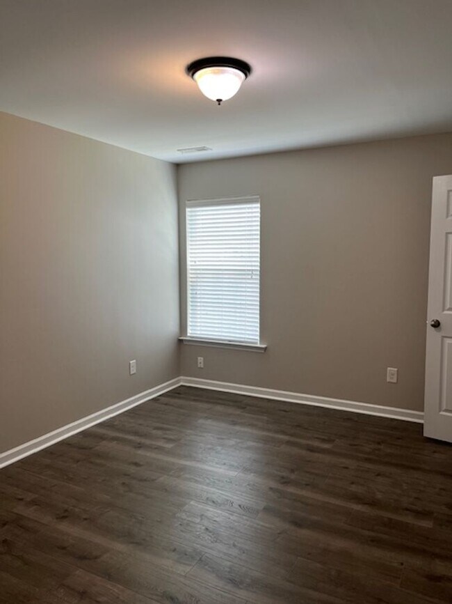 Building Photo - 336 Slate Dr