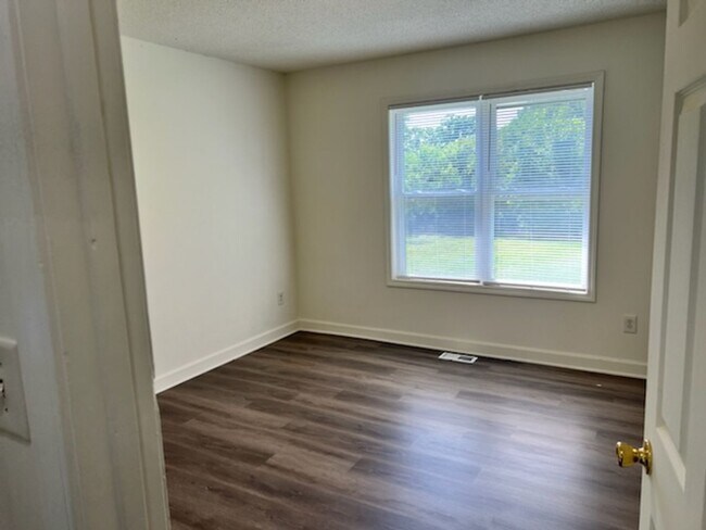 Building Photo - 1316 Ardmore Dr