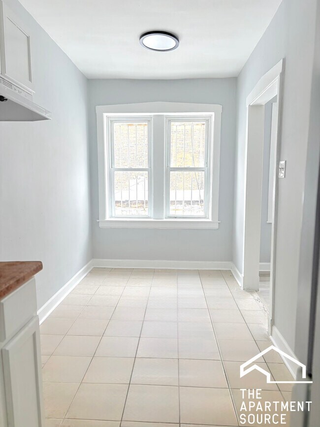 Building Photo - 6226 S Western Ave