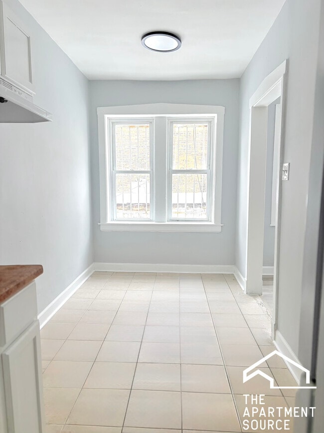 Building Photo - 6228 S Western Ave