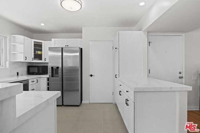 Building Photo - 3200 S Sepulveda Blvd