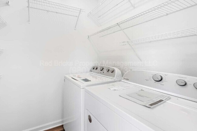 Building Photo - 3053 Summerfield Ridge Ln