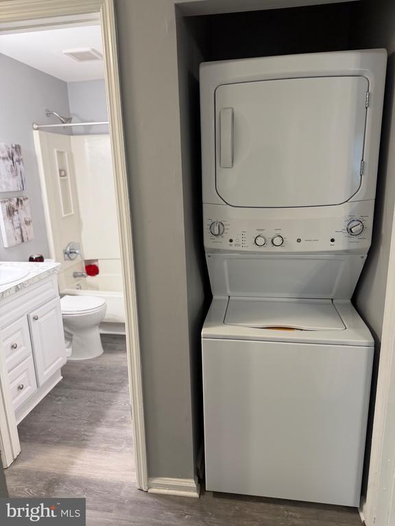 Building Photo - 102 Stonehurst Ct