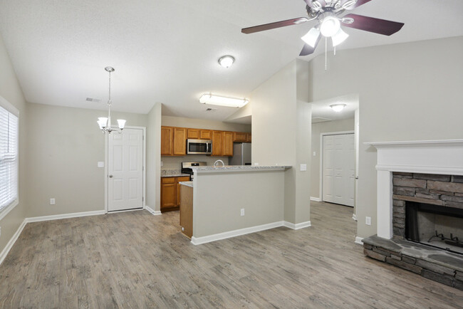 Building Photo - Move-in ready home in Hiram!