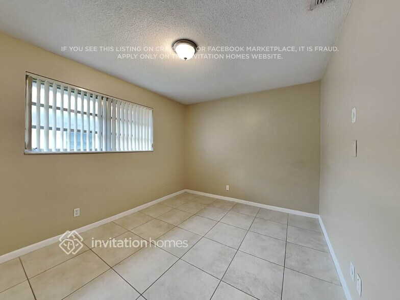 Building Photo - 1124 N 46th Ave