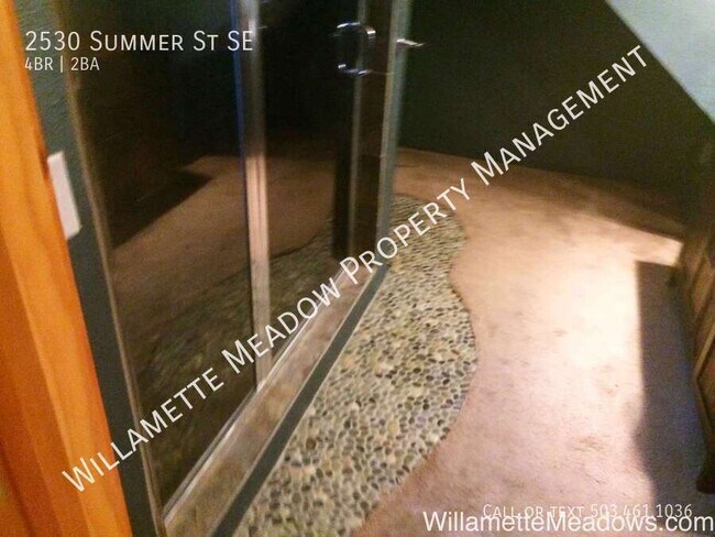 Building Photo - 2530 Summer St SE