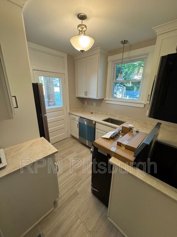Building Photo - 107 N Meadowcroft Ave
