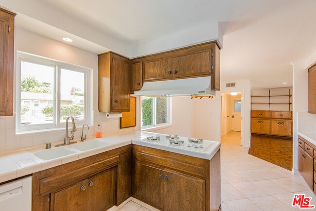 Building Photo - 13104 Magnolia Blvd