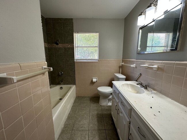 Building Photo - 6404 Waynewood Ct
