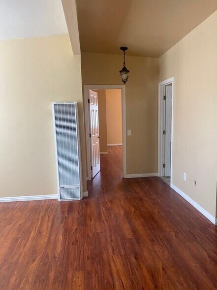 Building Photo - 837 S Gordon St