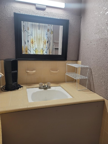 Building Photo - 5319 NE 29th St