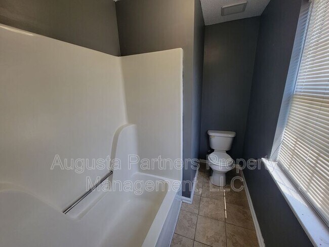 Building Photo - 1846 S Barton Dr