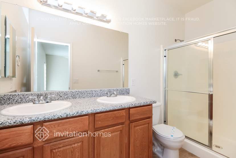 Building Photo - 2757 W San Carlos Ln