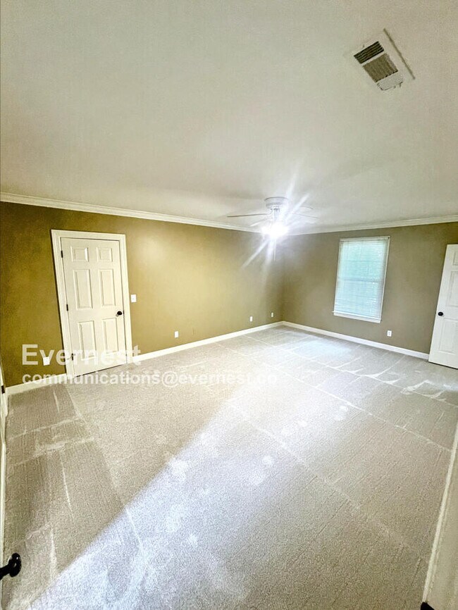 Building Photo - 703 Shady Glen Ct