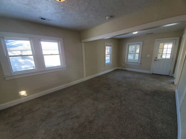 Building Photo - Rental home with deck, garage, and great backyard!