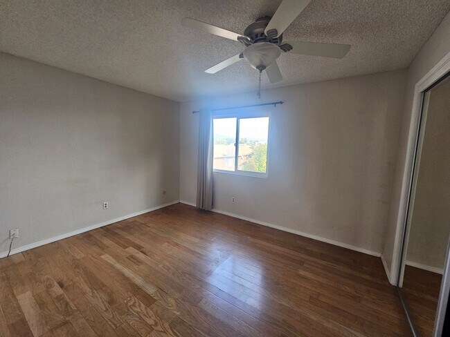 Building Photo - 1932 11th St