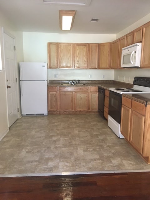 Building Photo - 1203 Holden Dr