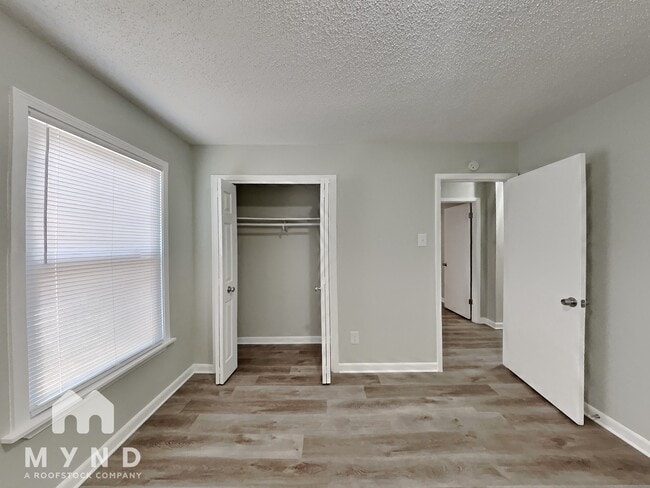 Building Photo - 2432 Kimbark Woods Cove