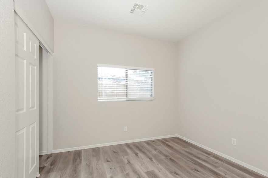 Building Photo - 3134 W Cavedale Dr
