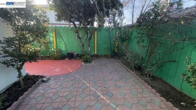 Building Photo - 101 E Portola Way