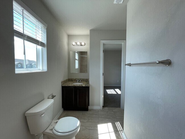 Building Photo - Townhome for rent