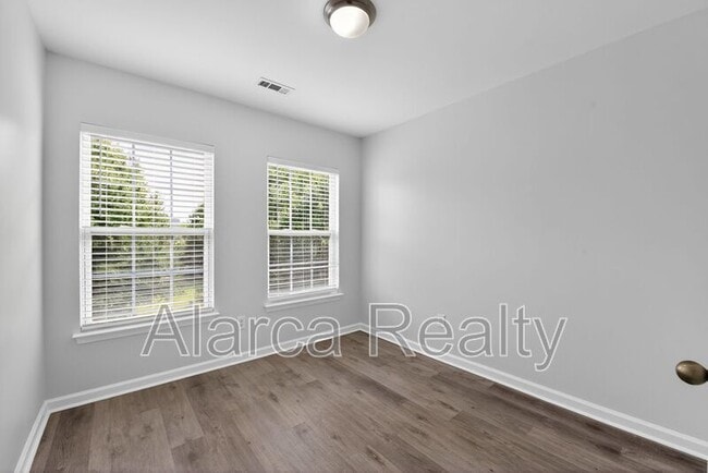 Building Photo - 9520 Kings Parade Blvd