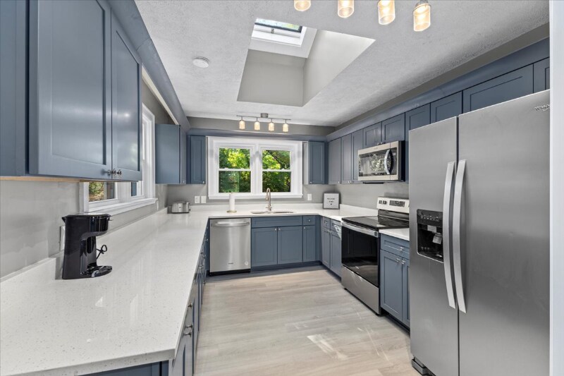 Primary Photo - 350 Hill Park Dr