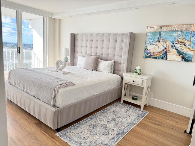 Building Photo - 800 SE 20th Ave