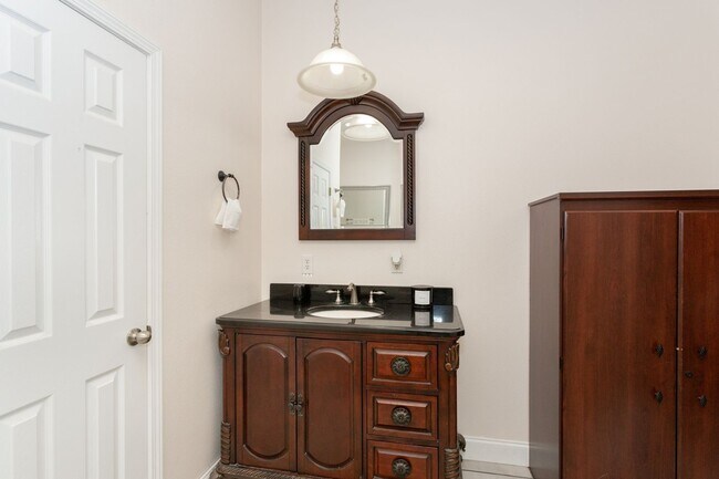 Building Photo - 3 Bedroom House in Addis with Pool, Gazebo...