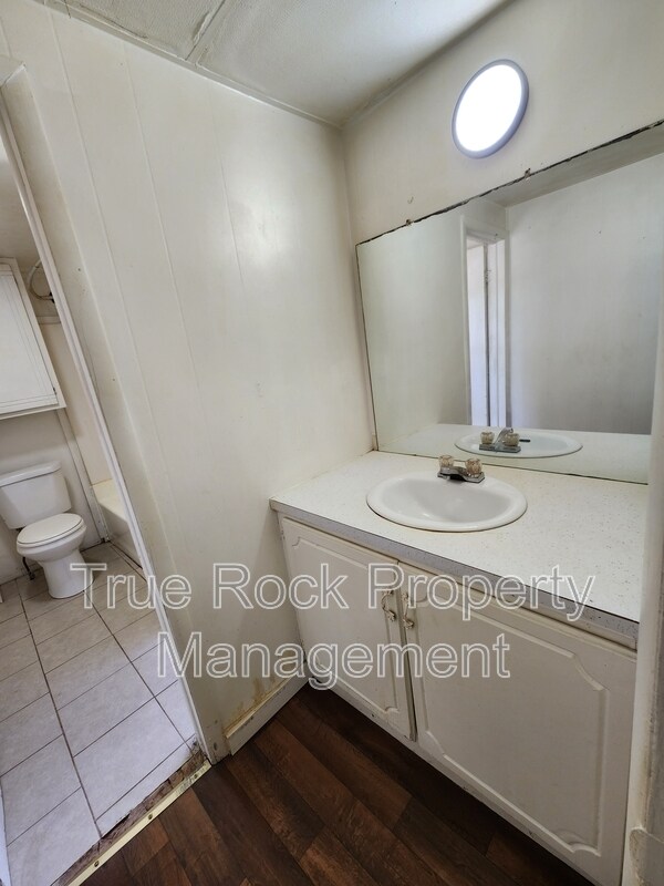 Building Photo - 104 Osage St