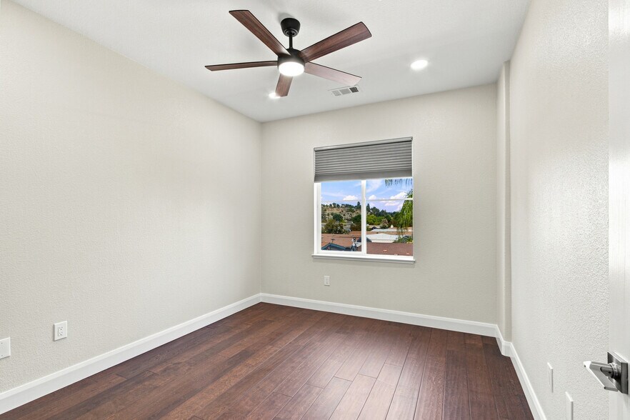 Building Photo - 37 Esfahan Dr