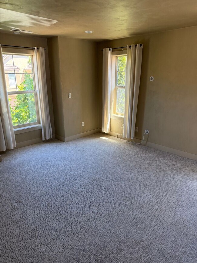 Building Photo - Great Home in a great neighborhood!