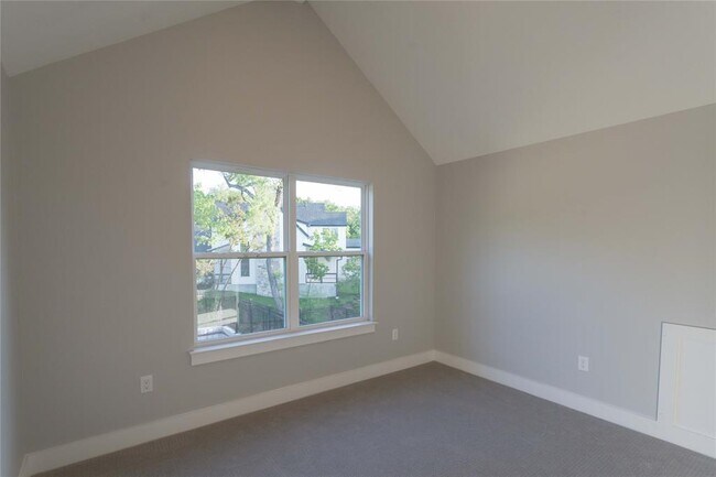 Building Photo - 3022 Sunridge Dr