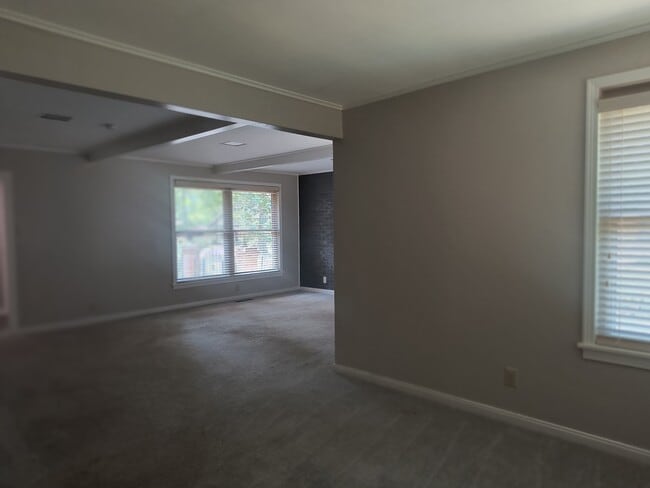 Building Photo - 2 Southern Pines Dr