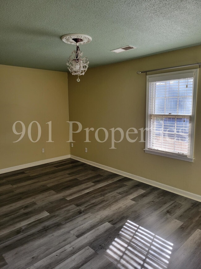 Building Photo - 3389 Lord Dunmore Cove