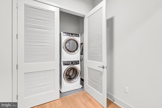 Building Photo - 6803 Cameron Dr NW