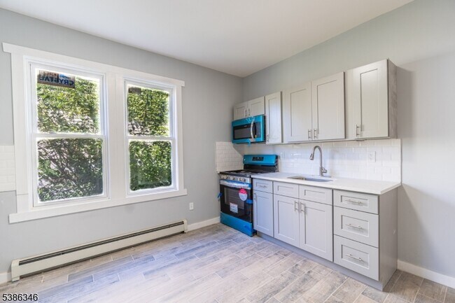 Building Photo - 43 Tillinghast St