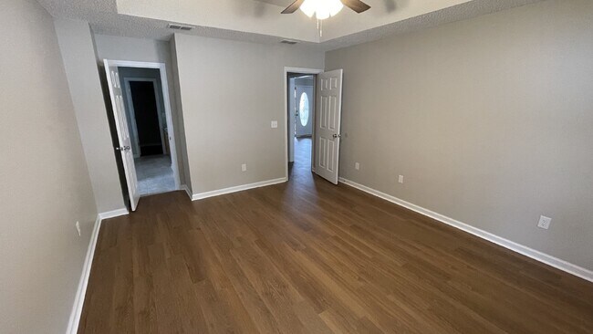 Building Photo - Home For Rent