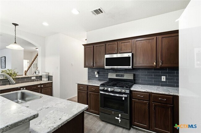 Building Photo - 1410 Katie Lynch Dr